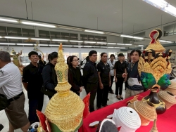 LINE_ALBUM_ดูงานศูนย์ศิลปชีพบางไทร จ_พระนครศรีอยุธยา_251124_117.jpg - โครงการเทิดทูล ชาติ ศาสนา พระมหากษัตริย์ รวมพลังแห่งความภัคดีของประชาชนเทศบาลตำบลสันป่าตอง  | https://www.sanpatong.go.th